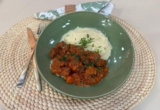 Carne de panela e purê de batata