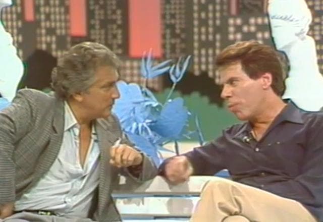 Histórico: Silvio Santos e Carlos Alberto de Nobrega juntos no banco da Praça; assista! - image