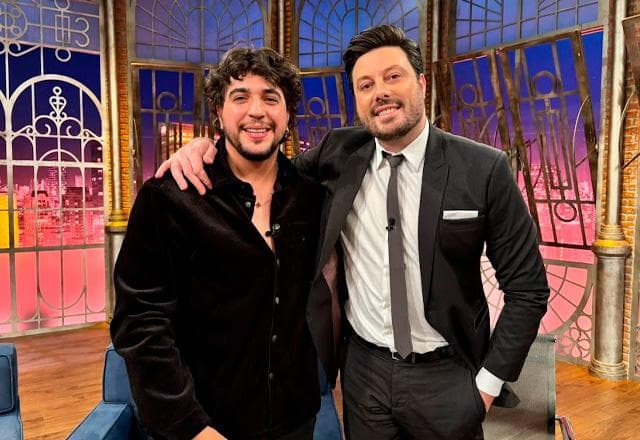 Nattan e Danilo Gentili no palco do The Noite.