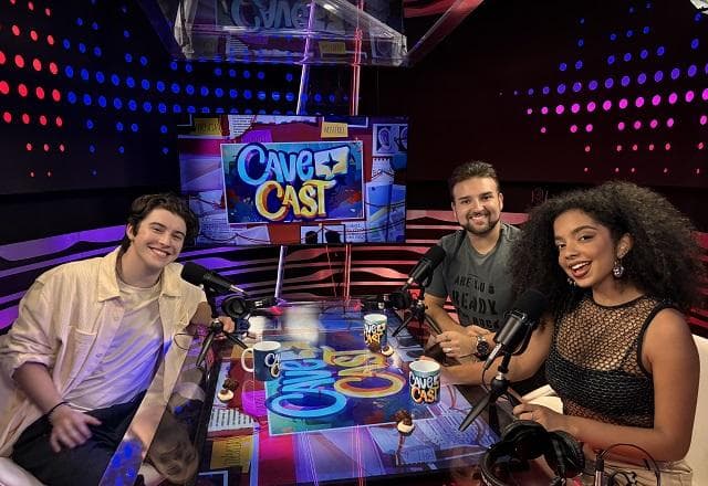 Laura Castro, Nicholas Torres e  Henrique Sganzerla no CaveCast.